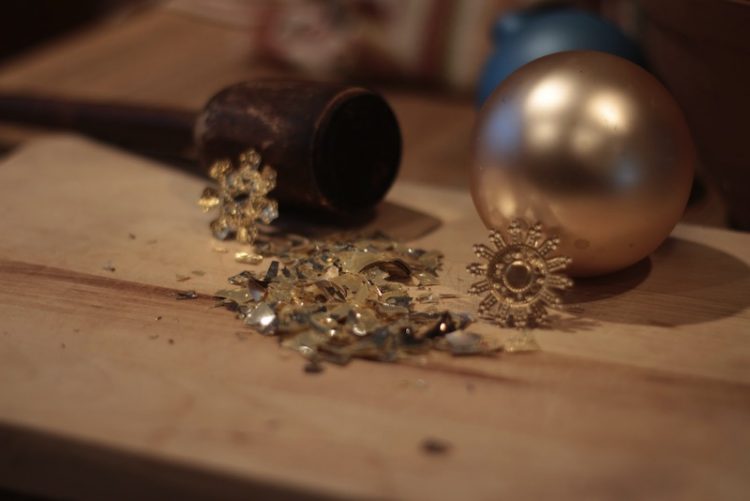 Masquerade mask DIY - craft from Christmas Ornaments