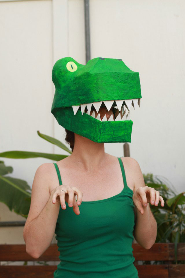 Paper Mache Dinosaur Mask DIY : T-rex costume Paper Mache Dinosaur Mask DIY: T-rex costume